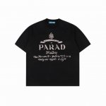 prada 普拉达 25Ss 大Logo签名字母印花短袖T恤 甄选长绒棉纱 260G精纺高支重磅定织定染面料 裁前高温洗水定型 成品再洗柔 穿着感受亲肤棉柔 垂