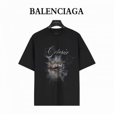 Balenciaga 巴黎世家 25Ss 格鲁尼亚小镇水洗船帆水洗破洞短袖T恤 格鲁尼亚西班牙小镇元素数码印花 面料采用280克重磅精梳棉 百万一体机圆筒布侧身