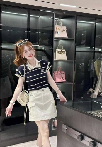 Miu高端女装新款条纹撞色polo领针织T恤上衣 均码 天丝