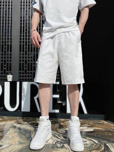 新品 Moncler 男士精品休闲裤顶级面料休闲短裤 最新款上身版型无敌正绝对可以闭眼收的一款此款裤子非常百搭，弹力腰围,日常上班户外运动都可以穿着，是时尚休闲