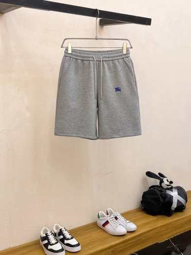 Burberry 巴宝莉 2025夏季新款男士休闲短裤，高级定制面料透气面料 透气弹力舒适度极高，细节无可挑剔，顶级辅料配备，原版Logo设计理念，手感细腻柔软