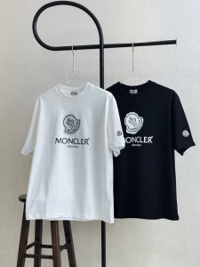 款号X147 moncler蒙口经典字母Logo小标印花圆领短袖 官网买的样衣回来打的板 原色原版1:1 市场发这么低不发这个价格p没办法 情侣同款 全套包装