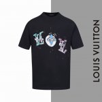 款号#Z78 lv 彩色图标涂鸦圆领短袖 louisvuitton官网一致款式 面料 32支双纱280克纯棉面料 同缸同色织染螺纹 颜色一致 工艺 进口机器白墨