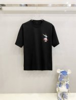 bur巴宝莉 博柏利高定面料 2025春夏新品上市时尚经典圆领短袖时尚单品设计，更加时尚舒适，高标准定制，上身非常有型，采用重磅280G双纱精梳棉材质 面料质感