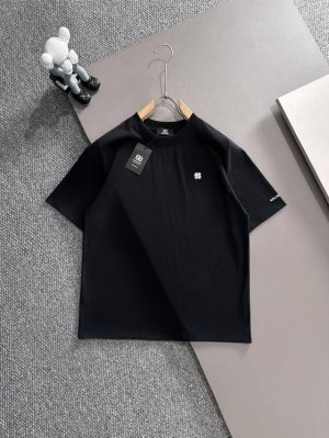 kolon Sport* 2025春夏款上新 原高版本 巴黎世家 面料采用270克高密度纯棉 不变形 不缩水 工艺介绍：双线走位 胸口精密万针刺绣+左袖精密刺绣