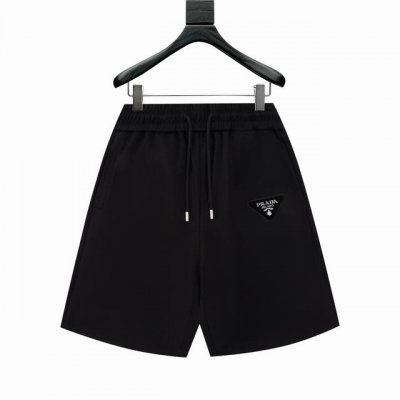 普拉达 2025Ss贸易渠道货品.休闲运动短裤 无从释怀的经典款,休闲时尚感略带锋利.精简的比例化裁剪铸就随性百搭. 客供高密400G面料,区别于传统的针织棉质