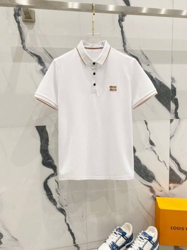 p250 Miumiu 2025春夏专柜最新款顶级细珠地丝光短袖Polo衫翻领T恤 高端订制 设计前卫！重工艺设计 高端订制面料.手感柔软.穿着舒适.专柜级别精