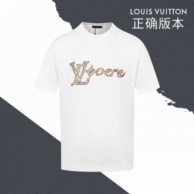 款号Sl82 非贴布 正确版本 三色 Lv路易威登手工亮片串珠珠绣短袖圆领短袖 串珠亮片刺绣 官网买的样衣回来打的板 原色原版1:1 市场发这么低不发这个价格p