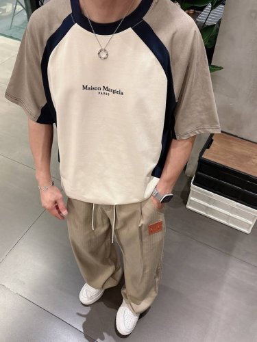 马吉拉春夏新款短袖T恤，定制面料，重工撞色拼接设计，超级好看，简洁百搭！上身极致舒适！男女同款！ 码数：S-Xxl 阔版