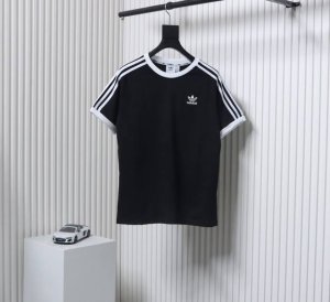 Adidas 阿迪达斯冰丝纯棉短袖T恤 原版开发定织面料工艺洗水处理 高克重300克面料 质感十足 布面干净 柔软舒适 .索罗娜螺纹定染无色差 经典字母印花 进