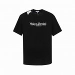 款号：K28 时尚先锋必备！Maison Margiela 马吉拉联名重影印花短袖震撼登场！ 这款短袖采用 230g 双纱爽滑棉面料，双纱质感与爽滑手感的完美融