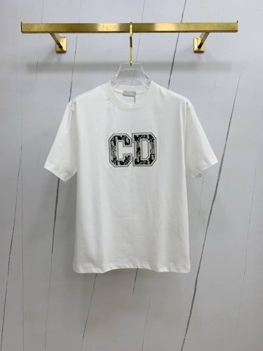 ss迪奥纯棉最新面料经典标识图案Logo时尚简约潮流短袖，最顶级的品质专柜原单短袖，顶级制作工艺进口面料，专柜款独特设计，采用进口高端订制面料。官网在售！面料版