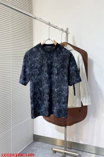 l699 Lv路易威登 新款短袖Yyds 日常出门闭眼搭 定制纯棉弹力棉面料短袖 魅力在于创造了简约奢华感的时尚,随意搭配感受英式风格独特气质. 宽松的版型展现