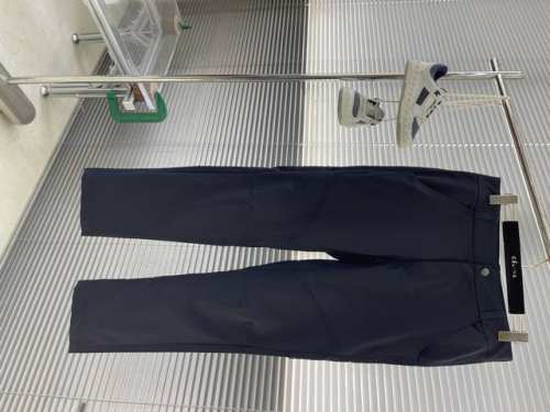 Bbr 25春夏男士直筒纯色简约透气休闲商务长裤，撤柜牛货，面料非常非常舒服，100%棉材质，入手真的太舒服了，而且带有微弹力非常好，商务休闲通勤款，日常上班或