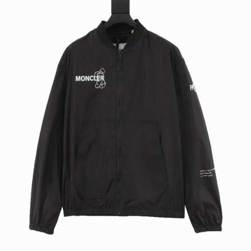 Moncler蒙口Mc 藤原浩联名兔子飞行员夹克外套 选用尼龙基材并涂层处理之后形成的涂层尼龙帆布面料，涂层能有效的阻挡水分渗透，使其具体良好的防水性，尼龙本身
