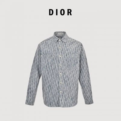 Dior 迪奥 22Ss 经典满印老花牛仔衬衫外套 原版购入，区别市面版本，独家开模定做铝扣，水洗后长时间存放不易生锈。口袋的小纽扣的“Dior”字母程度清晰可