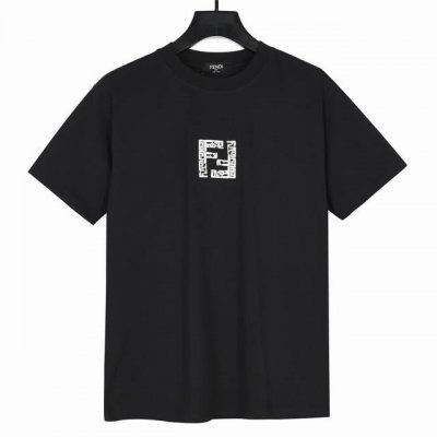 fendi芬迪2025春夏新品双F立体刺绣圆领短袖T恤， 官网同步，专柜纯棉面料！ 贴肤舒适，耐看又好穿， 经典简约Logo设计，原厂工艺一丝不苟，刺绣立体工艺