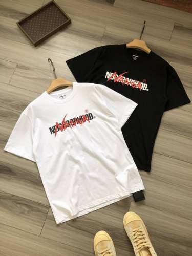 Neihborhood X Nanga 联名款 重叠字母Logo印花 男女款圆领短袖半袖T恤. 颜色：白色 黑色. 尺码：S M L Xl. 材质：原版定织定染