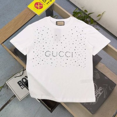 上新 款号：Kc882 高版本 2025新款Gucci古驰镶钻星空字母图案Logo休闲情侣短袖T恤，独一无二的活性环保面料染色，32支双纱精梳纯棉爽滑手感，纯棉