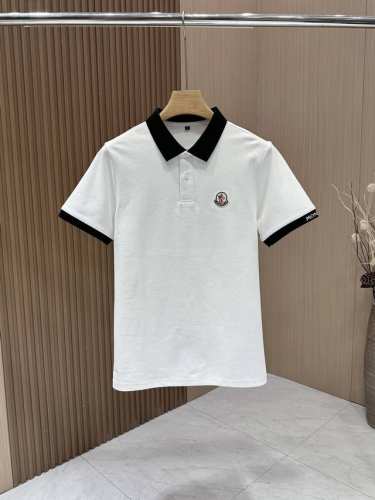 moncler 蒙口 Hk专柜同款同步上新短袖翻领Polo，采用订制双丝光六角珠地棉面料，领襟处针织罗纹收口，精致扣子，胸前Logo绣花章搭配，极为抢眼，有独特