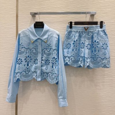 Valentin* 2025Ss新款 一眼爱上的轻奢高定系列套装出品 非常高级的进口高密度水溶花质地 仔细看细节 上身非常酷 干净有品 提气质~~完全按照高定成