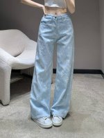 Chane* 25p早春新款 前后满印浅蓝牛仔长裤丨独家高版出品！采用高端面料 牛仔穿起来很舒适 前后满印设计 轻奢感在线 浅蓝色系增添视觉魅力 裤子纹路细腻