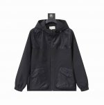 GuccⅠ高品质秋新款夹克外套，秀场新品品相非常完美，记忆面料舒适保暖，三标齐全，色泽饱满诱人，非常出彩的设计，轻松将时髦感进阶，做工极为考究严谨，走线工整细致