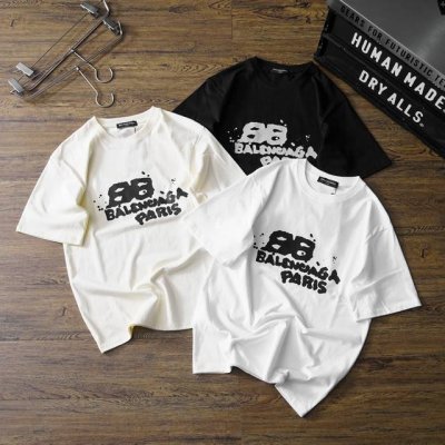 Balenciaga 巴黎世家 圆领短袖T恤！男女同款！手感质感都极完美！修身裁剪设计干净利落，时尚又好看，走线做工非常精致，版型效果超赞！而且透气性能超强，任