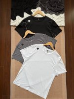 冰丝系列。供 。 Descente 迪桑特 无痕压胶 冰丝速干运动T恤 不想夏天出门一身汗？这款冰丝速干T恤，轻薄透气，告别闷热感，让你清凉一整天！ 采用高弹冰