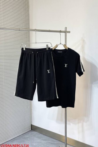 l716 Lvlouis Vuitton路易威登独家专供春夏新款同款套装，透气舒适休闲！高级感满满！细节精致高档，做工无可挑剔！原版高端面料很显高级！面料柔软细