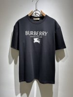 Burber*Y巴*莉2025春夏新品男女同款短袖T恤，重磅来袭，最近比较火热的环保纯棉面料制作而成，高端户外运动休闲系列，非常火热运动风潮！Bur最新研发的特