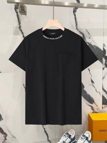 范思哲 Versace 2025夏季新款 领口Logo刺绣 百搭款圆领短袖T恤男女同款！ 前幅口袋+领口Logo绣花工艺，官网同步，紧实纯棉双纱面料，洗水定型，