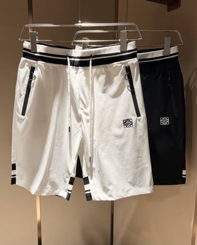 loe*We罗*威 春夏新款男女同款休闲短裤，意大利原厂订单渠道，极具个性高级风，标志Logo刺绣工艺设计！宽松阔版型打造，情侣款纯棉休闲短裤！！定制原版克纯棉