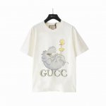 实拍细节图+尺码表 Gucci古驰 趣味卡通嬉戏的河马圆领短袖 无感印花 早春系列高克重短袖 选用客供定制针织100%纯棉面打造,面料手感细腻，厚实有质感的纯棉