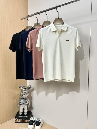 新品 Zegn*杰*尼亚 2025Aw春夏新品天丝莱赛尔棉再生纤维面料，剪刀领设计男士极简高奢纯色短袖Polo衫 每次设计的款式，总是能在舒适与设计之间找到最恰