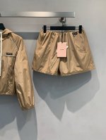新款出货啦 原版开发 piupi*2025早春新款黑标A字网格半裙 采用进口再生尼龙面料 轻盈舒适透气性佳 网格内衬设计 穿着舒适自在 两侧拉链口袋增添实用性与