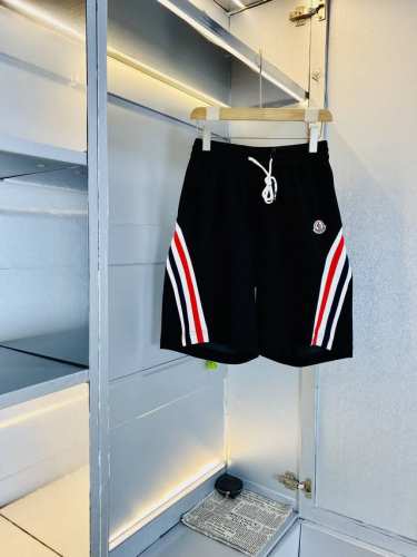 官网原单货 可穿200斤蒙口Moncler 简约时尚 2025夏款夏季休闲裤短裤五分裤身穿着非常舒适 低调不失奢华 穿出去非常有档次,裤型款式和裁剪亦无需多言