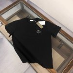 Adi*Or 迪奥 春夏最新款短袖圆领T恤～刺绣Logo精致升级～定制纯棉面料，极为亲肤舒适， 摸上去手感非常的柔软，质感很好，做工细致。完美体现立体感 符合品