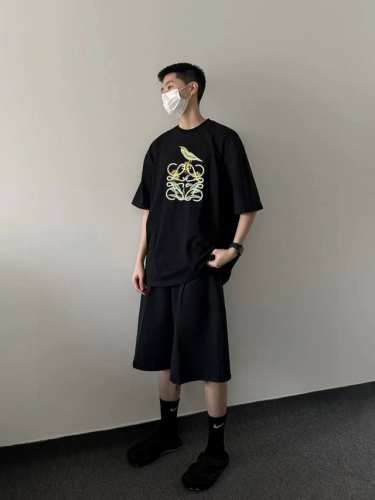 上新 Loewe 罗意威25Ss 鸟印花短袖 高版本 重工 短袖T恤 顶级用料 限量发售！ 面料：250克 双纱双股用料 预缩定型 具有良好的吸汗性.可以保持干