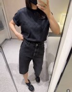 Chane*25新款重工烫钻露背 原版开发 高版出品 透气舒适 质感十足 常规T恤裁剪 凸显品牌格调 采用克重纯棉制成 略带有弹力 呈现显瘦视觉效果 整件以烫钻
