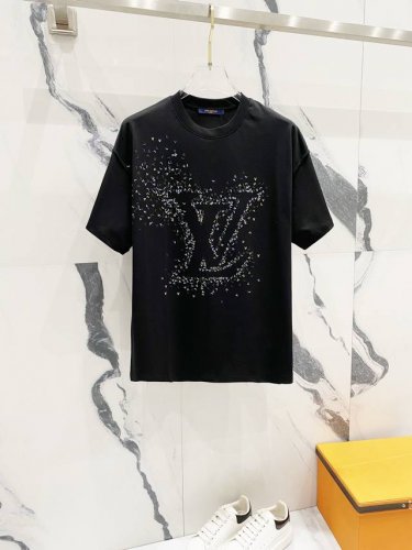 隔天到 Louisvuitton 路易威登 260克圆领短袖T恤 大幅七彩小字母Logo印花工艺标识 官方同步 高版本 高品质 时尚个性 百搭潮流 纯原品质 原