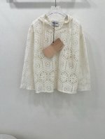 Miumi*25新款镂空连帽蕾丝上衣！夏日必备防晒上衣 垂坠感廓形连帽 大身处花朵镂空超有层次美感 减龄时髦 身设计宽松随性 松而不垮垂坠有型 单色3码Sml