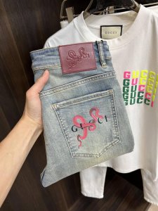 主推 Gicci 独家专供新款古驰潮男时尚休闲牛仔裤 高端欧版原单裤子 潮流时尚休闲裤子 透气舒适度高 细节无可挑剔 品牌元素设计理念 体现高品质 呈现休闲裁剪