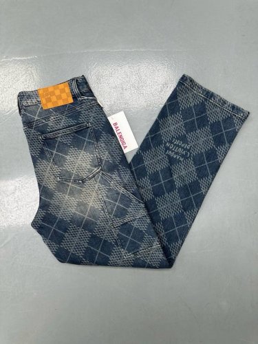 爆款回归新款上市直筒裤现货2540最新原单直筒裤，超级定制，重工工艺，版型超赞喜欢赶紧下单，尺码：S M L Xl 2Xl