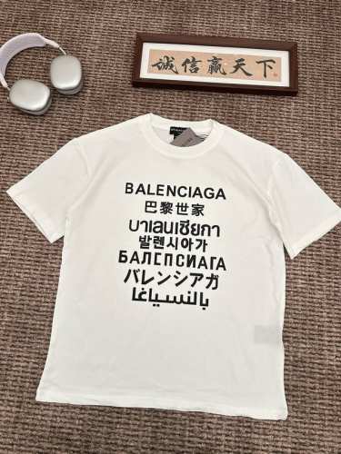 150 balenciaga/巴黎世家 字母印花短袖T恤 全新的面料与车线工艺，定制面料，全程都是定织定染的，特殊色的决绝忌讳现成面料，大货只用到10卷面料，虽
