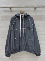 原单品质 独家首发 Miu系穿搭 25Ss春夏新款 知识分子运动风防晒外套丨独家Yb开发 高版出品 经典连帽宽松版型 高级配色帅气又拉风 定制进口记忆丝面料质感