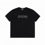 Dior 迪奥 老花字母刺绣短袖T恤 简约而不失精炼风范的Os短T.Oblique拼接设计缔造现代潮流造型 针织棉质面料,运用先进的针织微密型器械制作保证了产品