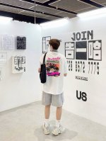 nike 耐克 穿越2088霓虹限定情侣短袖T恤 商品参数 采用260克双砂面料 三针五线做工，领口包包边条 今年火爆的品牌 看到了就忍不住要自留一件 正确纹路