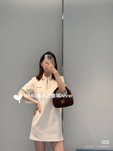 Miumi* 25Ss春夏新款 字母刺绣polo领短袖连衣裙 原版开发 高版出品 定制高密双层珠地棉复合挺阔有型 彰显运动优雅魅力上身透气舒适又自带高级感 条纹