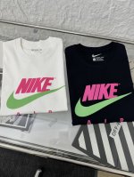 Nike 耐克 Nk 25Ss胸前彩色钩子印花男女情侣圆领短袖T恤 小红书热门爆款 明星网红同款穿搭 男女日常通勤穿搭必备单品 高品质260克高克重双纱面料 亲
